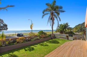 The Lights House - Beachfront Ohope Holiday Home, Ohope